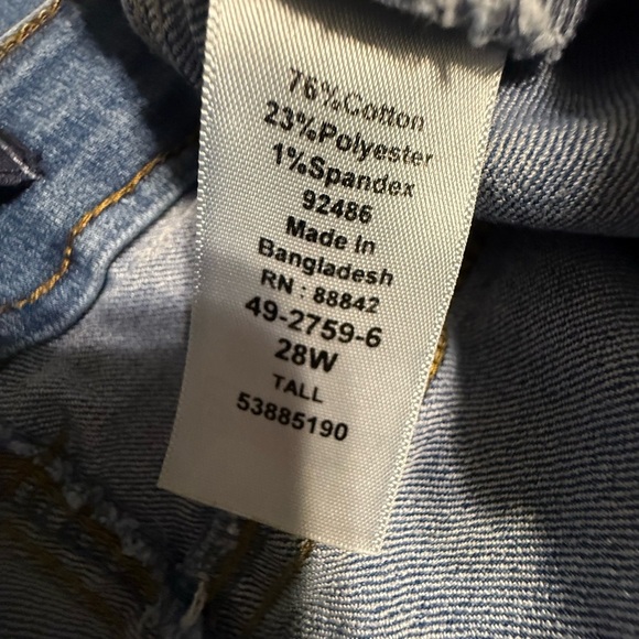 Denim 24/7 28W Tall Light Wash Stretch Denim Capri Jeans - Picture 5 of 5